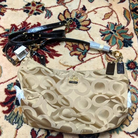 BNWT Coach shoulder bag - Picture 1 of 11